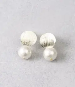 パールとシルバーのイヤリング