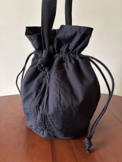 【美品】MALAIKA巾着型 ショルダーバッグのサムネイル