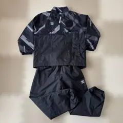 Umbro ブラック ピステ上下セット キッズ 120㎝ 中綿入りのサムネイル