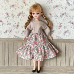 リカちゃん　ピンクのティアードワンピース