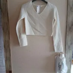 GU オフホワイト Vネックニット Mサイズ