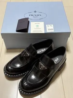 PRADA ローファーのサムネイル