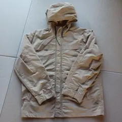 UNIQLO ベージュ ナイロンジャケット
