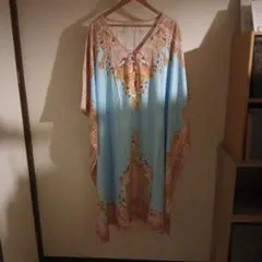 青とピンクの花柄半袖チュニック