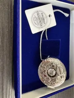 SWAROVSKI ジルコニア 花柄 丸型