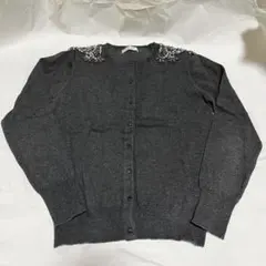 Unaca アナカ 肩ビジュー ビーズ刺繍 ニットカーディガン グレー 38のサムネイル