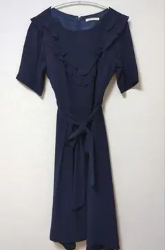 REDYAZEL ネイビー フリルワンピース 半袖 涼しげな素材