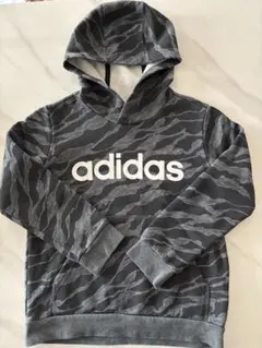 adidas 迷彩柄 フード付きパーカー 130