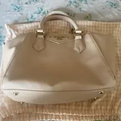 サマンサ　ベガ