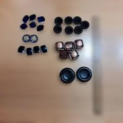 装飾的なネイビーブルーとブラックのボタンセット