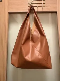 トライアングル ショルダーバッグ ブラウン