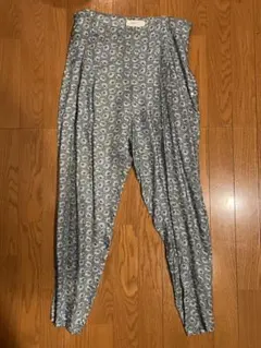 TOGA PULLA 花柄パンツのサムネイル