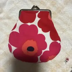 マリメッコ　花柄がま口ポーチ