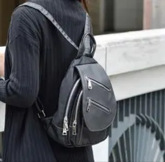 カジュアルバックパック 黒　小さめ