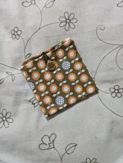 レトロ柄　携帯用折りたたみ持ち運びボックスティッシュケースハンドメイド吊り下げ可