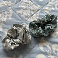 シルバー・花柄シュシュ2個セット