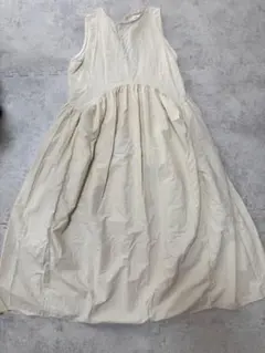 isn't she？　天使　ワンピ　アイボリーのサムネイル