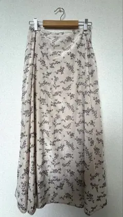 【美品】Lily Brown　スカート　ロングスカート　フレアスカート　花柄のサムネイル
