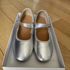 シルバー ストラップ付き シューズ