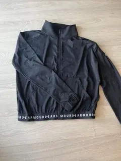 Under Armour ブラックパーカー