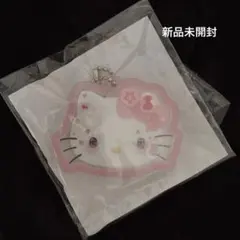 ハローキティ　シャカシャカアクリルチャーム　セブンイレブン　クリスマス　50th