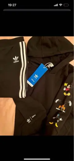 adidas ミッキー刺繍 トレーナー 黒