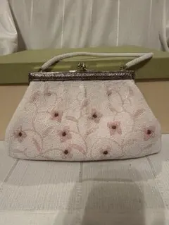 ホワイトビーズ刺繍パーティーバッグ