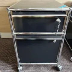 USMハラー　ロールボーイ（引取の場合値引きします） 値下げ/USM Haller(ハラー)のロールボーイ/鍵付です♪モダンクラシック