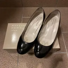 マーガレットハウエル　エナメルパンプス 黒のサムネイル
