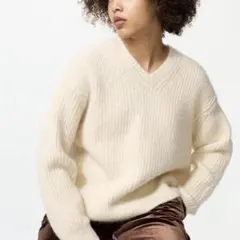 UNIQLO フラッフィVネックセーター アイボリー