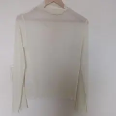 シースルーネックベージュ長袖トップス