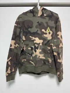 Volcom 迷彩フード付きパーカー