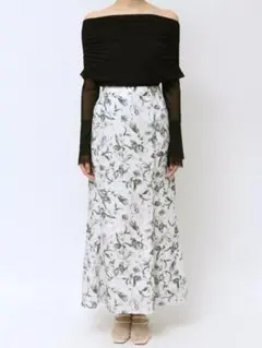 【最終値下げ】花柄ロングフレアスカート ホワイトのサムネイル
