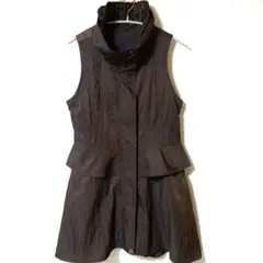 ☆美品　noa-ge 　襟元フリル　ノースリーブロングジレ　光沢感ダークブラウン
