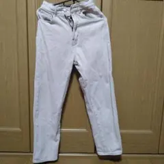 薄いピンクストレートデニム