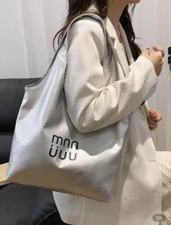 【値下げ‼︎】新品未使用 シルバー ロゴ トートバッグ 大容量