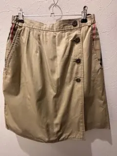 BURBERRYベージュ ボタン付きラップキュロット