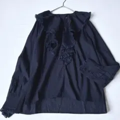 【今期完売／極美品】CADUNE　26ss ラッフルブラウス リネン混 ネイビーのサムネイル