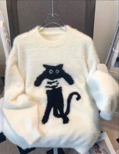 フワフワのアイボリーセーター 猫のデザイン 長袖ニット