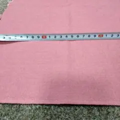デニム風ピンクの生地 はぎれ 複数の布片