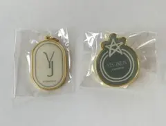 TXTヨンジュンmuseumガチャ チャームとピンバッチセットです。