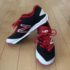 ニューバランス 野球　アップシューズ ブラックレッド 29cm.のサムネイル