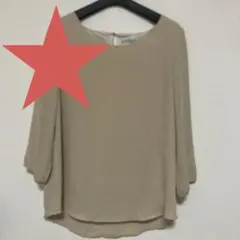 綺麗めトップス