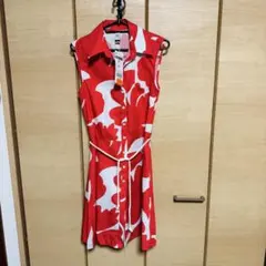 赤と白の花柄 半袖ワンピース