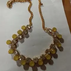 金色ビジュー付きネックレス