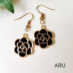 No.1★カメリア☆花☆ブラック☆シンプル☆綺麗め☆ピアス☆イヤリング