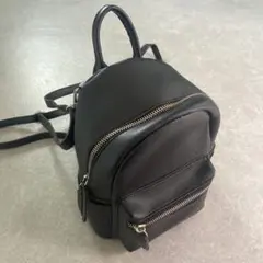 ブラックミニリュック 合成皮革のサムネイル