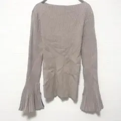 美品 M 袖フレア リブニット ボートネック スリット＆ボタン グレージュ