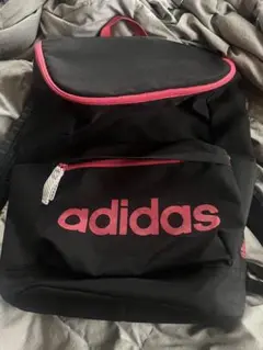 adidas リュック 黒/ピンク フラップ付き