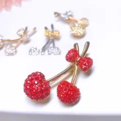 スワロフスキーさくらんぼブローチ